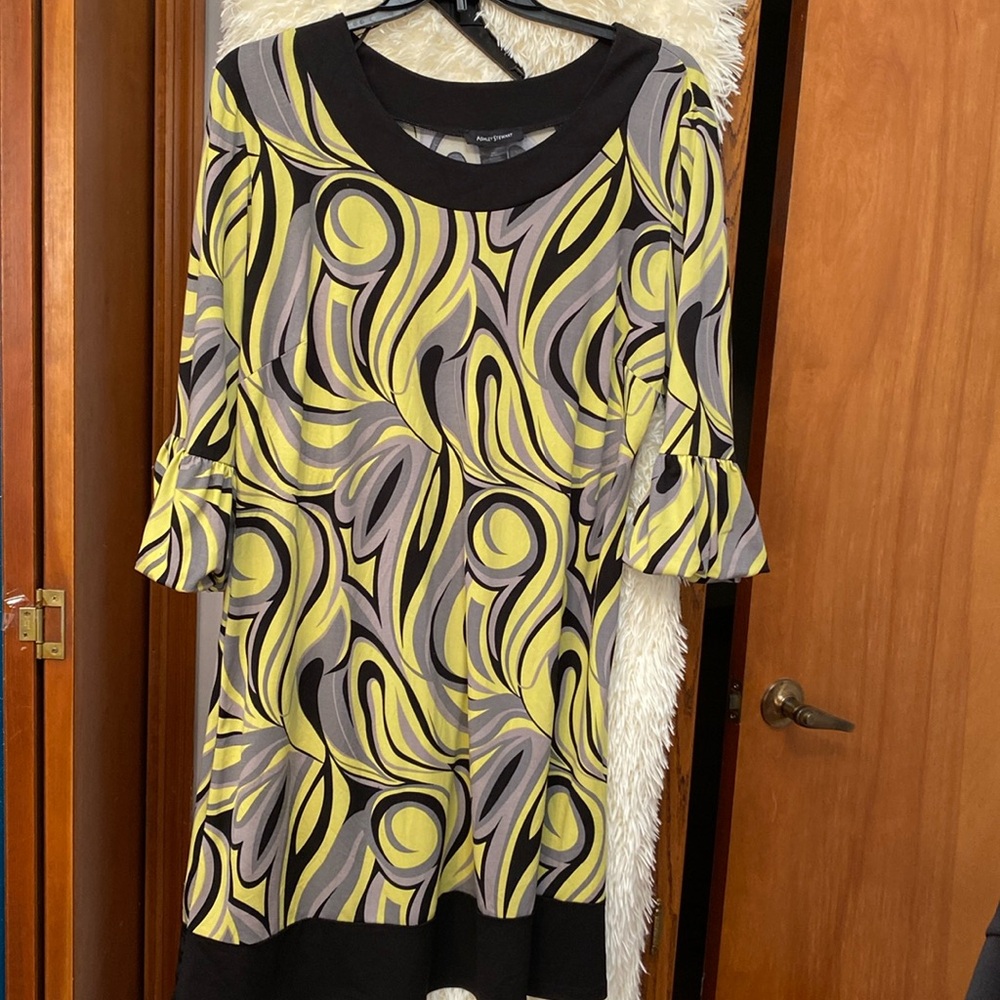 Ashley Stewart Women’s Graphic Design Fluted Sleeves Dress. Size 2X